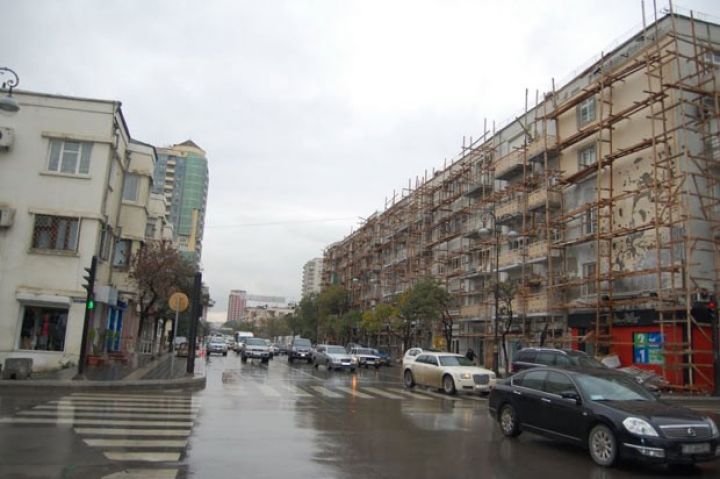 Azadlıq prospektinin bir hissəsində nəqliyyatın hərəkəti tam məhdudlaşdırılır