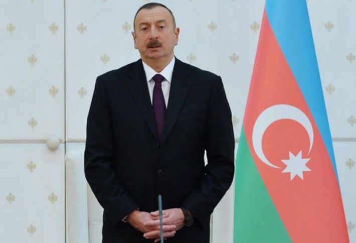 "Kreditlərin alınması ilə bağlı daha da ciddi siyasət aparmalıyıq"