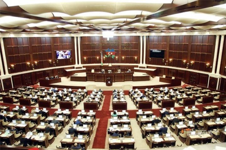 Milli Məclisin iclasında mübahisə: “Çox danışırsan"