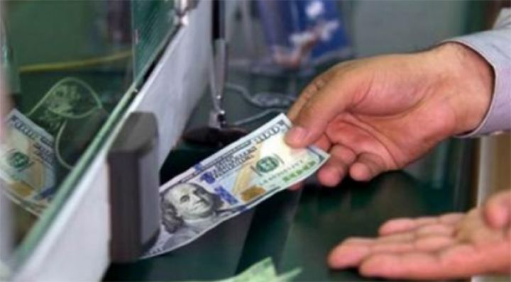 Banklarda Dollar, Avro, Rubl və Lirənin alış-satış qiymətləri