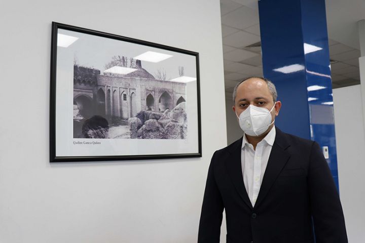 Bank sədri cəbhəyanı filiallara baş çəkib