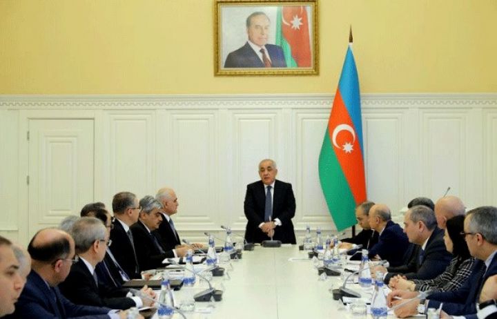 Baş nazir müşavirə keçirdi