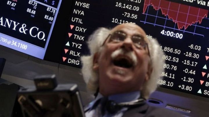 Bazarlarda "qara bazar ertəsi": Neft və səhmlər çökdü, ABŞ istiqrazları bahalaşdı