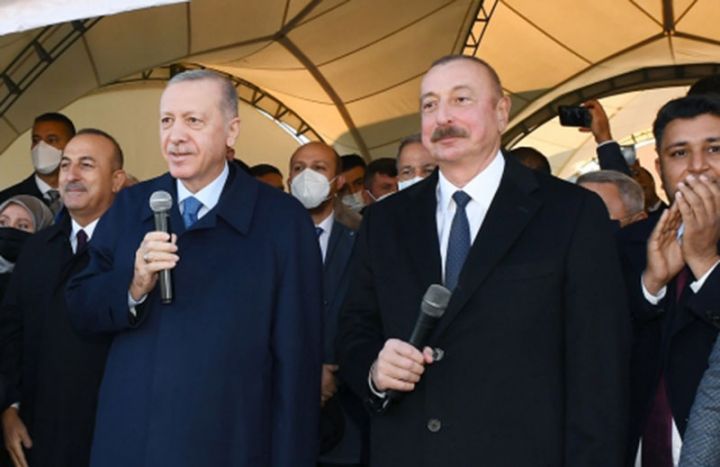 Azərbaycan və Türkiyə prezidentləri “Ağıllı kənd” işlərilə tanış olublar