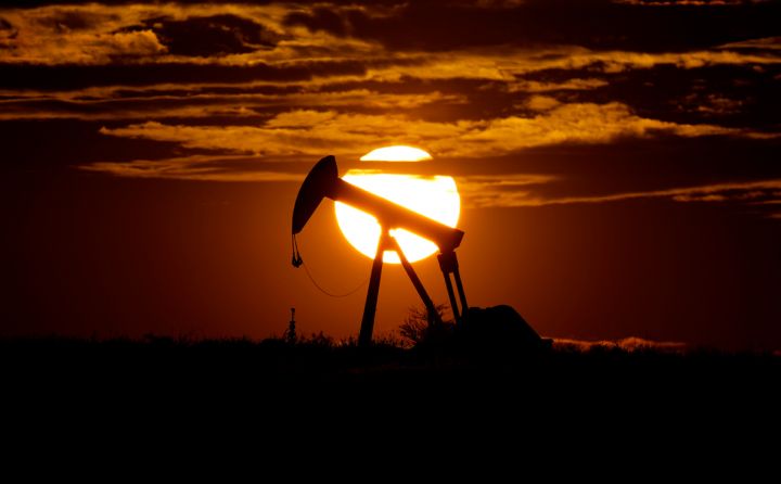 Neftin qiyməti Fevraldan sonra ilk dəfə 55 dolları keçdi