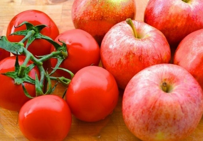 Azərbaycanın 13 şirkət və fərdi sahibkarına Rusiyaya pomidor və alma ixracına icazə verildi