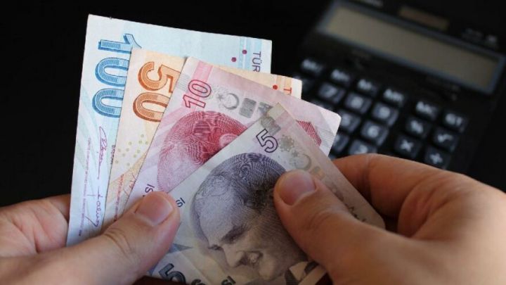 Türk lirəsi 2022-ci ilə ucuzlaşma ilə başlayıb