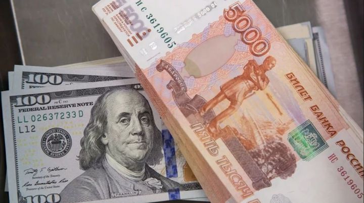 Moskva birjasında hərracların açılışında dolların məzənnəsi yüksəlib