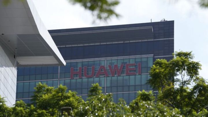 Çindən Huawei və ZTE qadağasına reaksiya