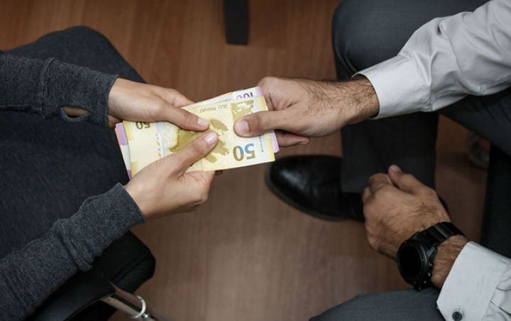 Bu şirkət daşınar əşyaların girovu ilə 34 milyon manatlıq kreditlər verib - DOLLARDA BORCA PUL AXTARIR