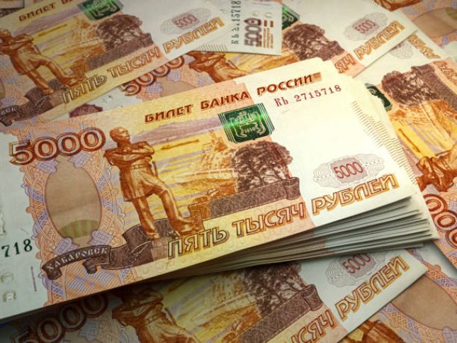Dollar/rubl məzənnəsi psixoloji əhəmiyyətli səviyyəsini də keçdi