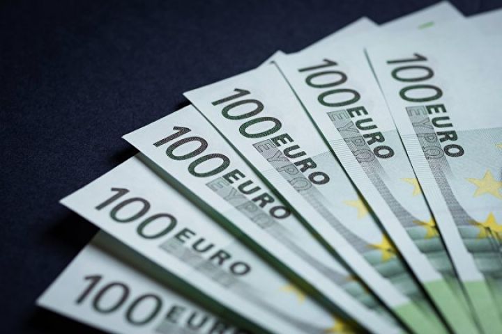 Faiz qərarı ərəfəsində avro dollar qarşısında bahalaşıb