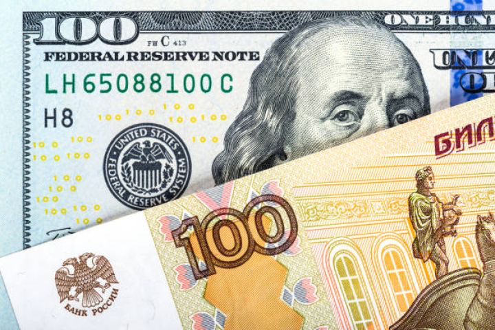 Moskva birjasında dolların məzənnəsi dəyişməyib