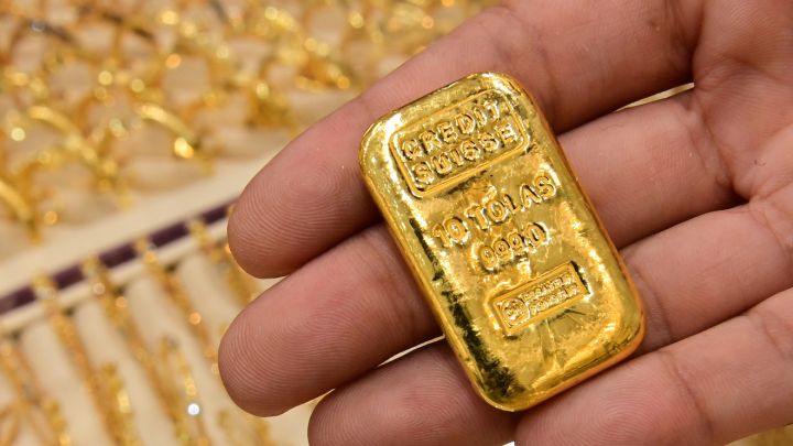 Qızılın qiyməti 5 min dolları aşaraq rekord qırdı