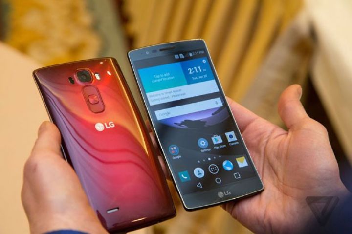 4G-dəstəkli smartfon indi YARI QİYMƏTƏ