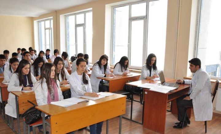 Bu liseyin məzunlarının hamısı tələbə adını qazanıb