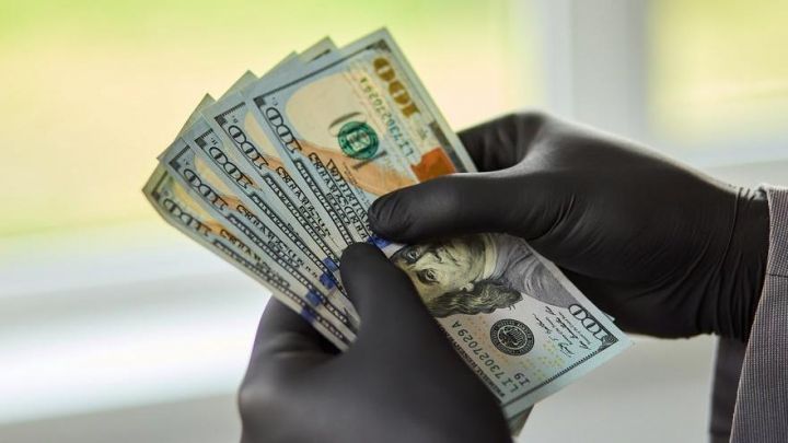 Dolların bazar ertəsinə olan rəsmi məzənnəsi açıqlandı