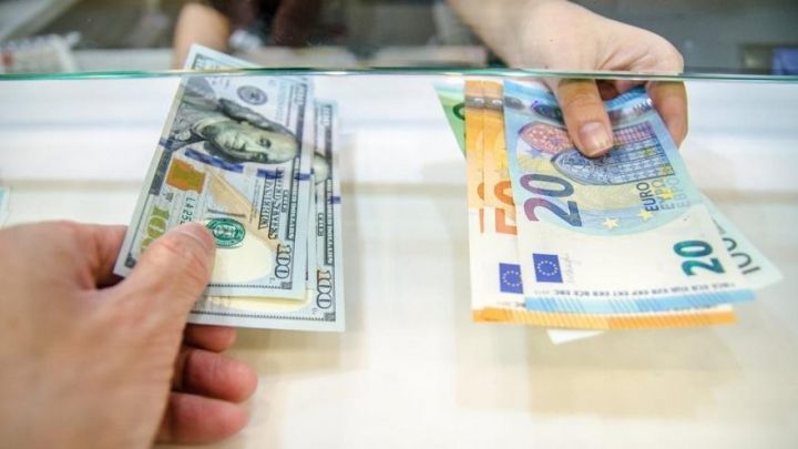 Dolların bazar ertəsinə olan rəsmi məzənnəsi açıqlandı