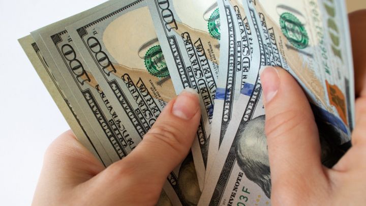 ABŞ-da illik gəliri 75 min dollaradək olanlara 600 dollar nağd kömək ediləcək