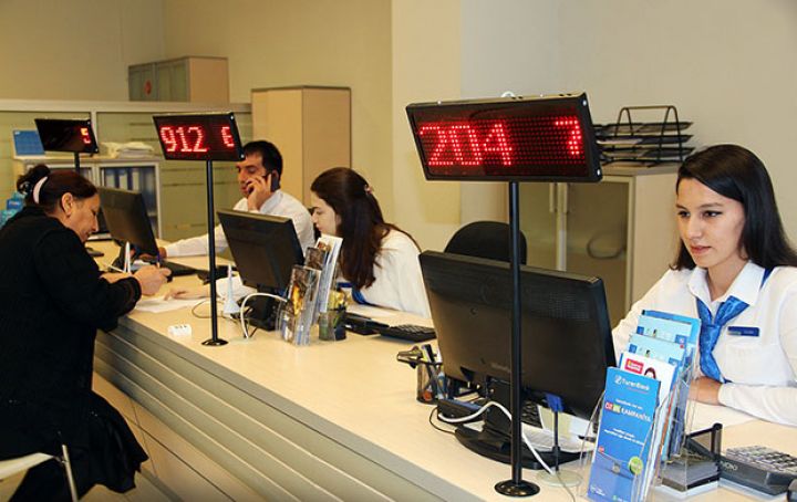 Son 7 ayda bank işçilərinin sayı 1300 nəfərdən çox azalıb