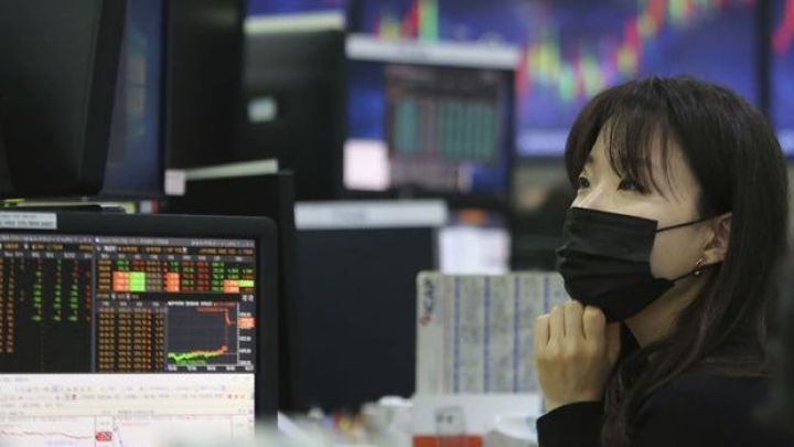 Asiya birjaları virusa yoluxanların artması ilə həftəyə geriləyərək başladı