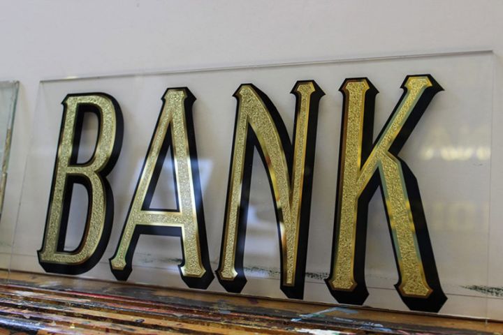 Balans kapitalı 400 milyon manatdan çox olan 4 bank