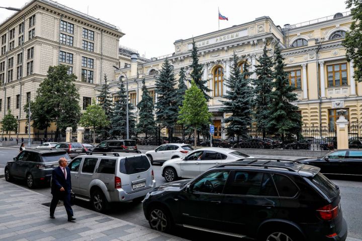 Rusiyada dollar və avrodan başqa bütün valyutanın satışına icazə verilib