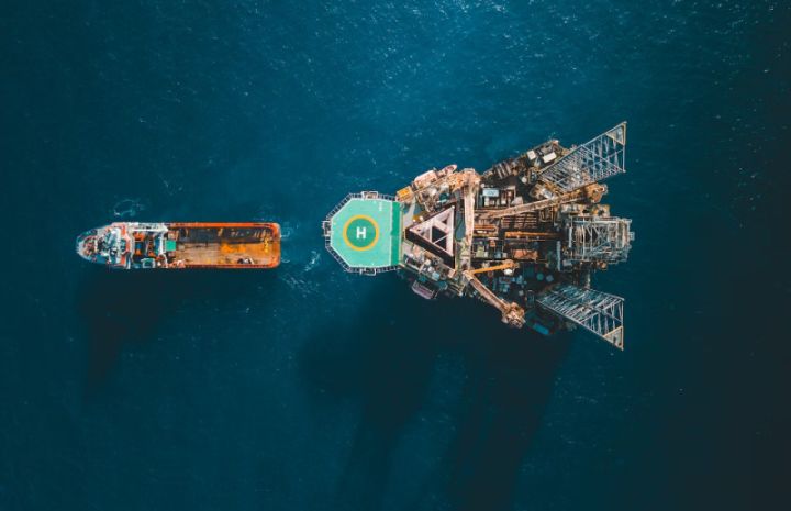 Dünya neft tələbatı rekord həddə