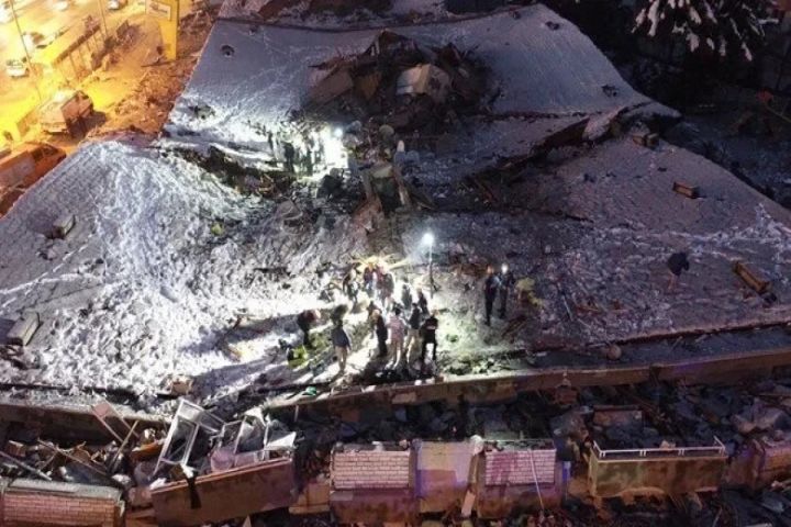 Avropa İttifaqı Türkiyəyə 1150 xilasedici və 70 it göndərib