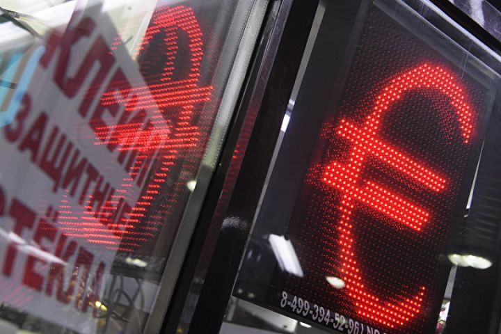 Moskva birjasında hərracların açılışında dolların məzənnəsi yüksəlib