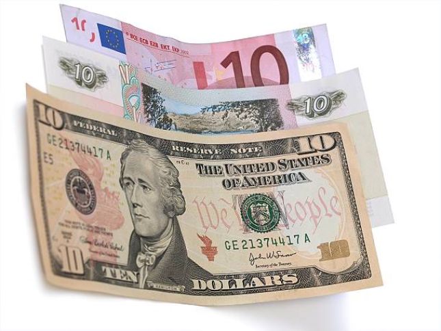 Moskva birjasında hərracların açılışında dolların məzənnəsi yüksəlib